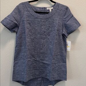 Women’s Ellen Tracy Blue Short Sleeve linen top. Size Medium. New